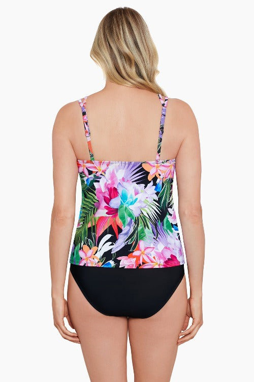 Never compromise on style or comfort with the Penbrooke Lush Life Hi Neck Blouson Tankini. Its lightweight fabric and loose fit will keep you cool and comfy, while the eye-catching tropical florals and bright colors make you look and feel your best. Plus, the adjustable straps and built-in soft shell bra provide essential support so you can make a splash with confidence!