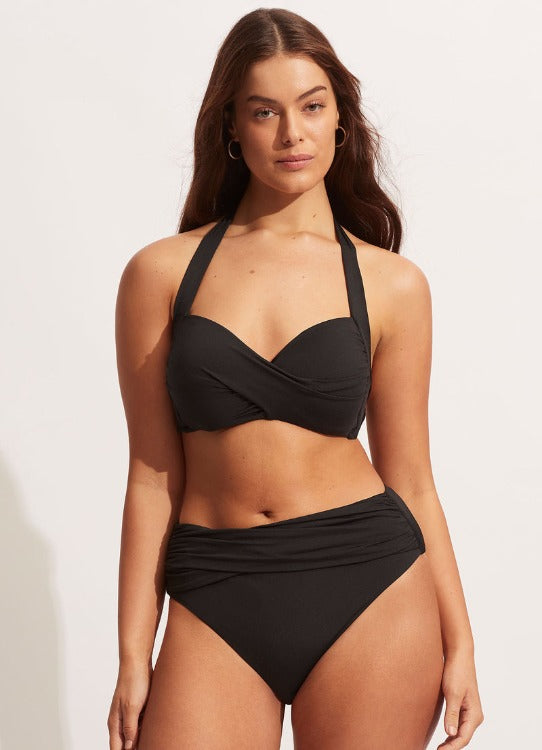 Dive right in and show off your legs with this high-waisted bikini bottom. You'll love the classic fit and look that will never go out of style. The leg-lengthening high legline, giving you the confidence to own any beach or poolside look. Go ahead and get your legs for days!! 🤩     40643-942
