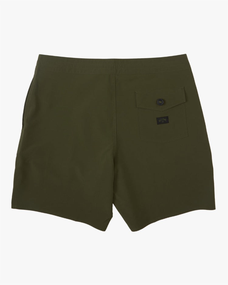 Take the plunge in the Billabong All Day CiCLO® Lo Tide Boardshorts 17", made with Recycler 4-Way Stretch fabric and CiCLO® Fibers for an eco-friendly design. Enjoy a lightweight and quick-drying experience thanks to the Micro Repel water repellent coating. With an elastic lasso waist, adjustable drawcord, side pockets, and a back flap pocket, you'll be ready to rock the beach with max comfort and convenient style! Colour: NVY(Navy)/MIL(Olive)