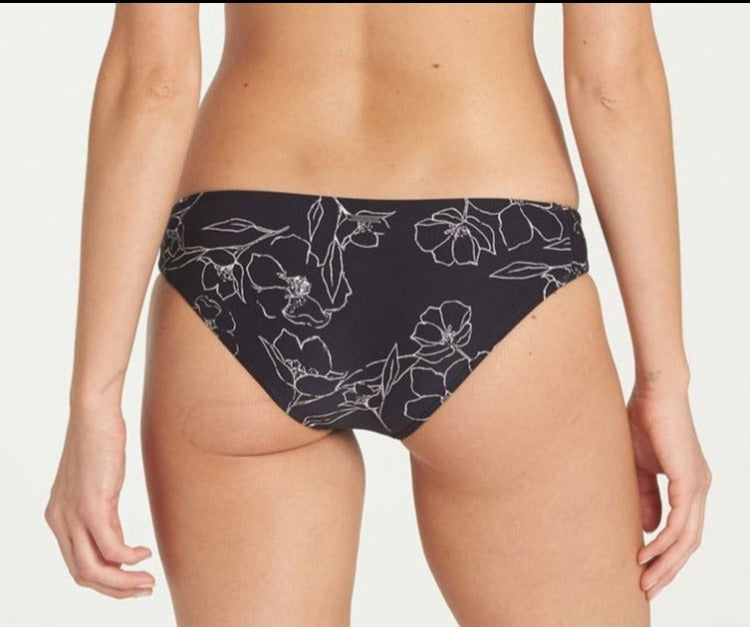 Make a splash this summer with the chic Lost Sky Bikini by Billabong! This ultra-flattering two-piece bikini set is sure to turn heads, with its 70's-inspired vibe and minimalist floral accents. Put the petal to the metal and show off those beach bods with confidence in this killer combo!