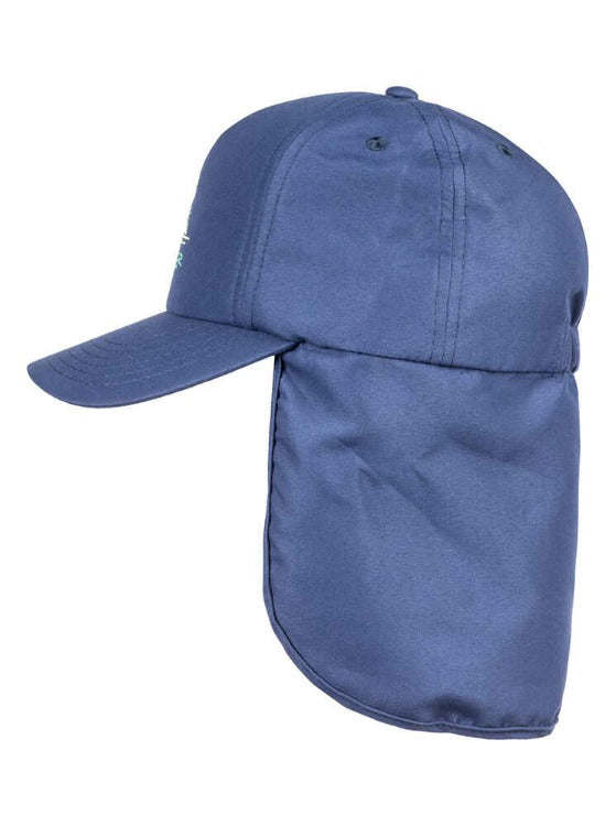 Neck protection cap for boys constructed with a sun protection, with an elasticated back. Complete with a long rear-flaps for sun protection.       AQKHA0316