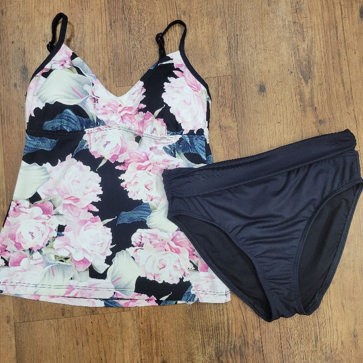 Look fabulous in this Baku Tankini! It's a luxurious black hue with a playful pink flower print, and comes with a soft cup and cheeky bottom for extra va-va-voom. Be the queen of the beach with this Natural Shape Flattering tankini!