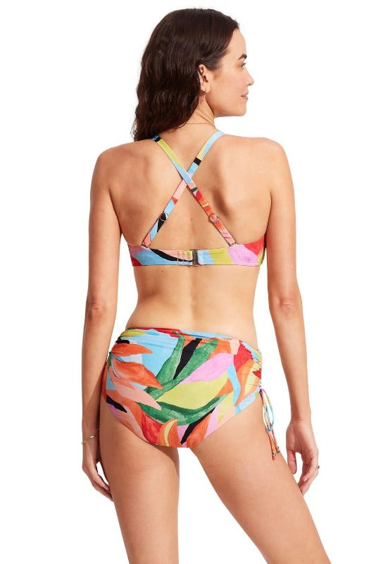 Look your best at the beach with Tropfest DD Cup Bikini! Its tropical pattern gives you the perfect combo of sizzle and chill, while hidden mesh, adjustable E-hooks, and underwire support keep you feeling and looking fabulous. The mid-rise bottom and fun drawstring and metallic trim details add a playful, eye-catching touch. Gurl, it's time to shine!    31368DD978/40694978