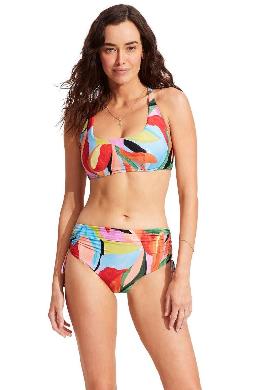 Look your best at the beach with Tropfest DD Cup Bikini! Its tropical pattern gives you the perfect combo of sizzle and chill, while hidden mesh, adjustable E-hooks, and underwire support keep you feeling and looking fabulous. The mid-rise bottom and fun drawstring and metallic trim details add a playful, eye-catching touch. Gurl, it's time to shine!    31368DD978/40694978