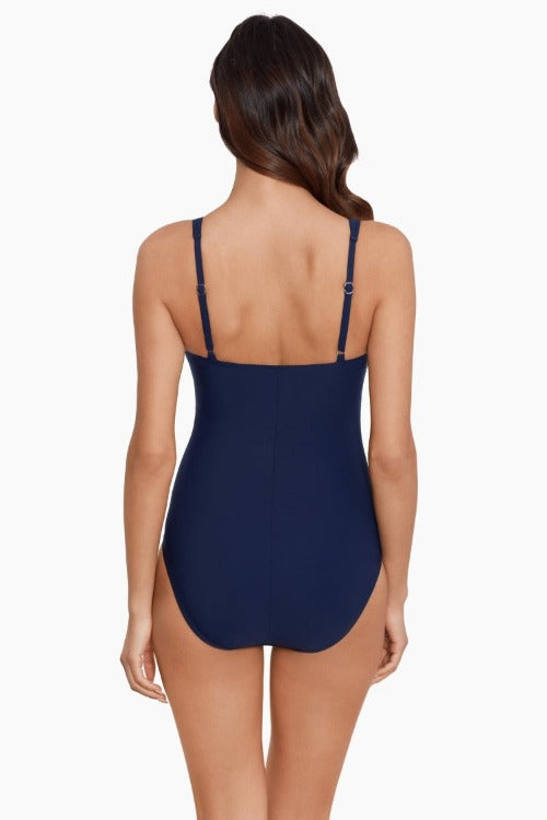 Step into the sun like a style star in the Magicsuit Morningstar Sansa One Piece Swimsuit! Offering up to a D-Cup, this stunner features full wireless bra support and adjustable straps for a fabulous fit. And with its signature control and support, you can confidently flaunt your curves with a flattering look to last. Get your glam on with no fuss!