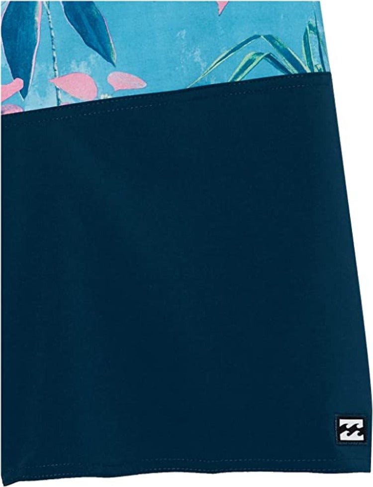 The Billabong Boys' Tribong Pro Boardshorts 17" are designed for surfers and beach-goers alike! They come with an engineered fit for enhanced comfort and performance, plus Recycler 4-Way Stretch fabric treated with Micro Repel to keep you dry and light. Reduce seams and paneling give them an ultra-cool look, and adjustable drawcords, pockets and fixed waist ensure a perfect fit - so you can catch every wave with confidence!     Harbor (HAB)