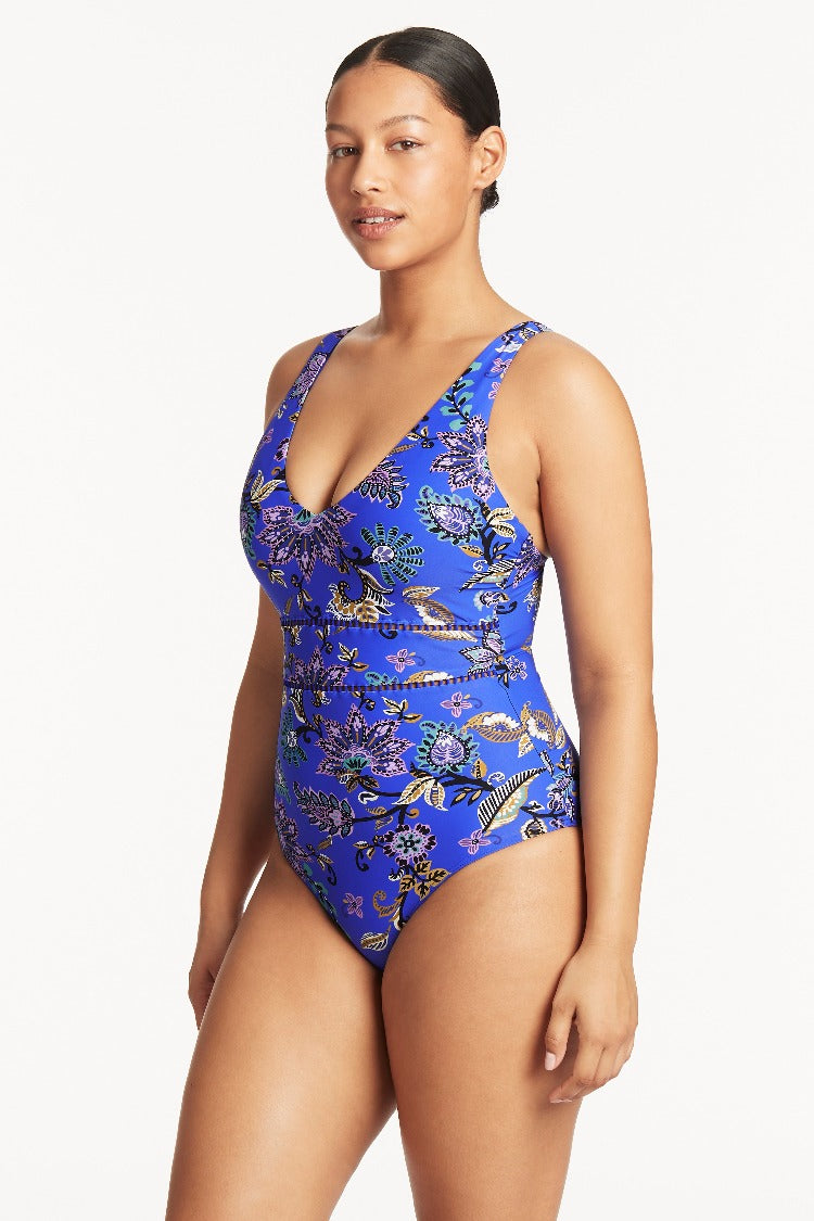 Be the ultimate beach babe in this flirty, figure-flaunting one piece! With its bold Cabana print and contoured designs, this eye-catching D/DD cup spliced swimsuit brings the heat for the perfect beach day look. Put it on and let your style do the sun-soaking!