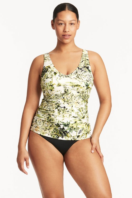 Troppica D/DD Tankini fits cups sizes D to DD! Underwire bra sheath and removable soft cups give extra support and wiggle room. Adjustable & convertible straps ensure a snug fit, while side boning and powermesh lining provide extra shape and support. The adjustable waistband is perfect for high-waisted or folded-down style. Enjoy all-day confidence and comfort in this tankini!
