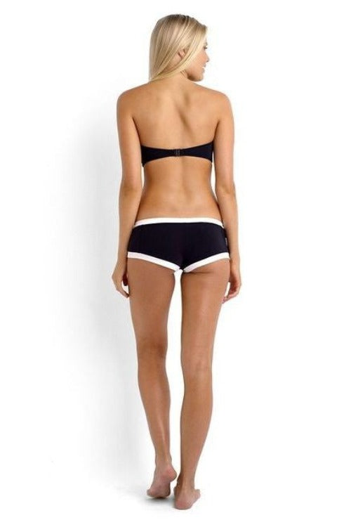 This sumptuous bandeau DD Cup bikini provides a sophisticated beach look. Indulge in its artful black & white or blue & black colour-block design, adjustable drawstring neckline, and sporty hipster bottom. Sophisticated hidden underwire, boning, and gripper tape deliver DD cup support. Removable, adjustable straps ensure a bespoke fit. The boyleg bottom, with contrast banding and clip back, offers modest yet chic coverage.     30526DD772/40328