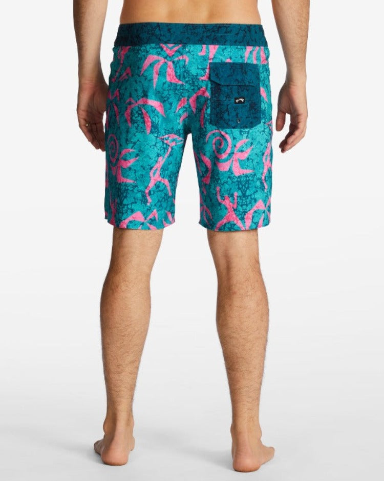 Stay comfortable and stylish on the waves with our Billabong Sundays Pro Boardshorts! Featuring eco-friendly fabric, Micro Repel technology, and an engineered fit for unrestricted movement, you'll be ready for the perfect ride!     ﻿ABYBS00387