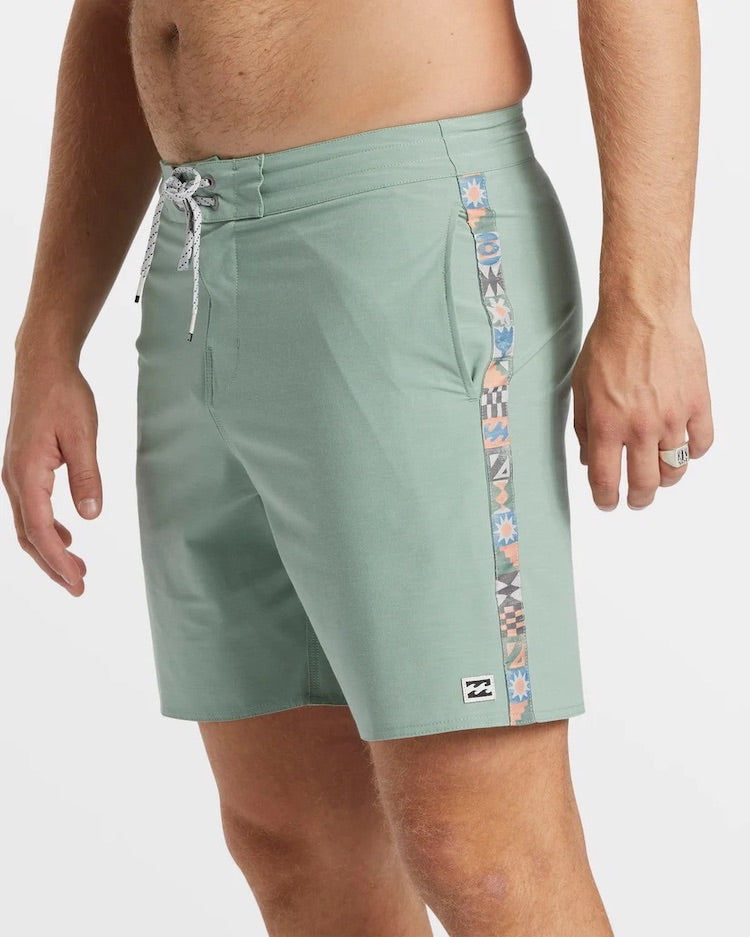 D Bah Lo Tide 18" Boardshorts