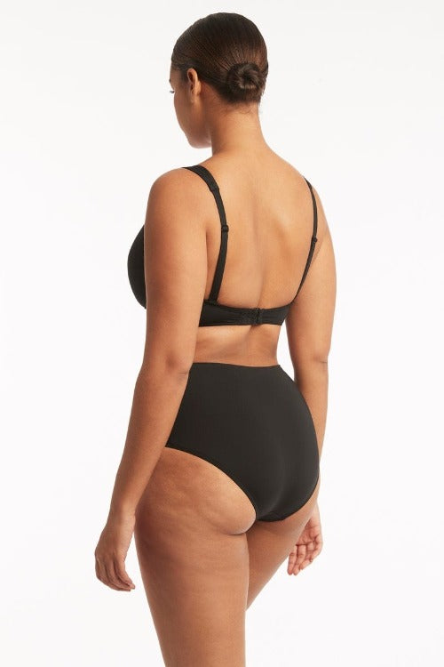 Make any beach look unforgettable with our Essentials Ruched Side High Waist Bottom. This high rise style offers a no top seam for an ultra-soft fit, and delicately ruched sides to flatter your hips and tummy. Enjoy a medium leg line and full bum coverage for a sophisticated and tasteful look with a touch of luxury.    SL4140ECO