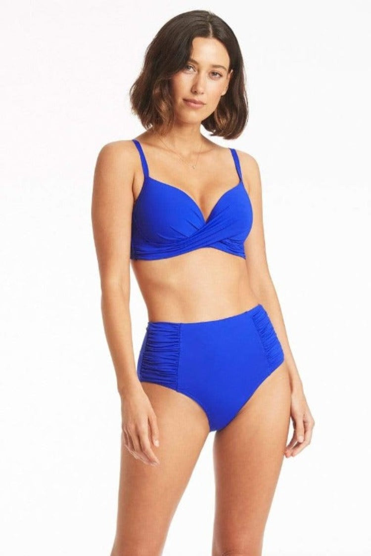 Make a splash with this twist front DD/E cup bikini from Sea Level Swim. It's built for style and sustainability, with recycled textiles for a soft, premium feel and adjustable straps and backslider for a custom fit. Plus, never worry about fit or support with the hidden underwire bra, side boning, powermesh and adjustable bra band. Look great and feel even better!     SL3008ECO/4140