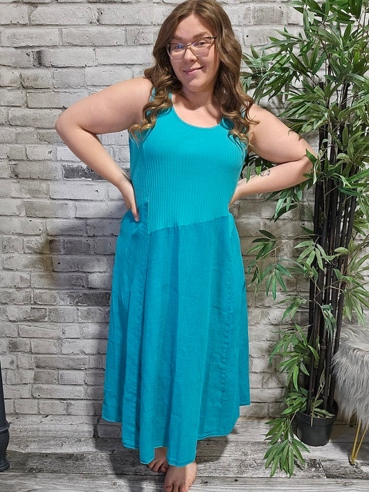 Sleeveless Dress With A Tie-able Bottom