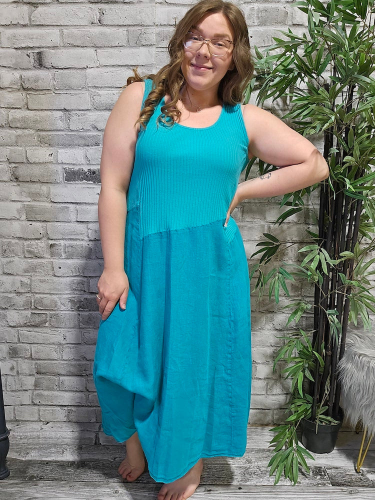 Sleeveless Dress With A Tie-able Bottom