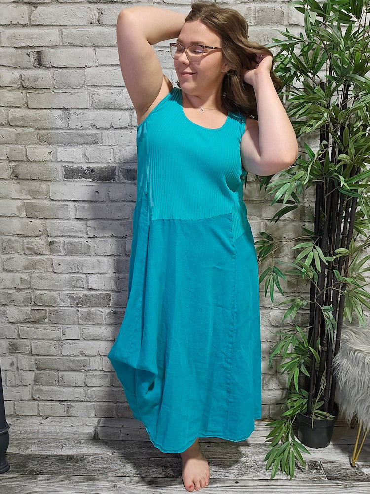 Sleeveless Dress With A Tie-able Bottom