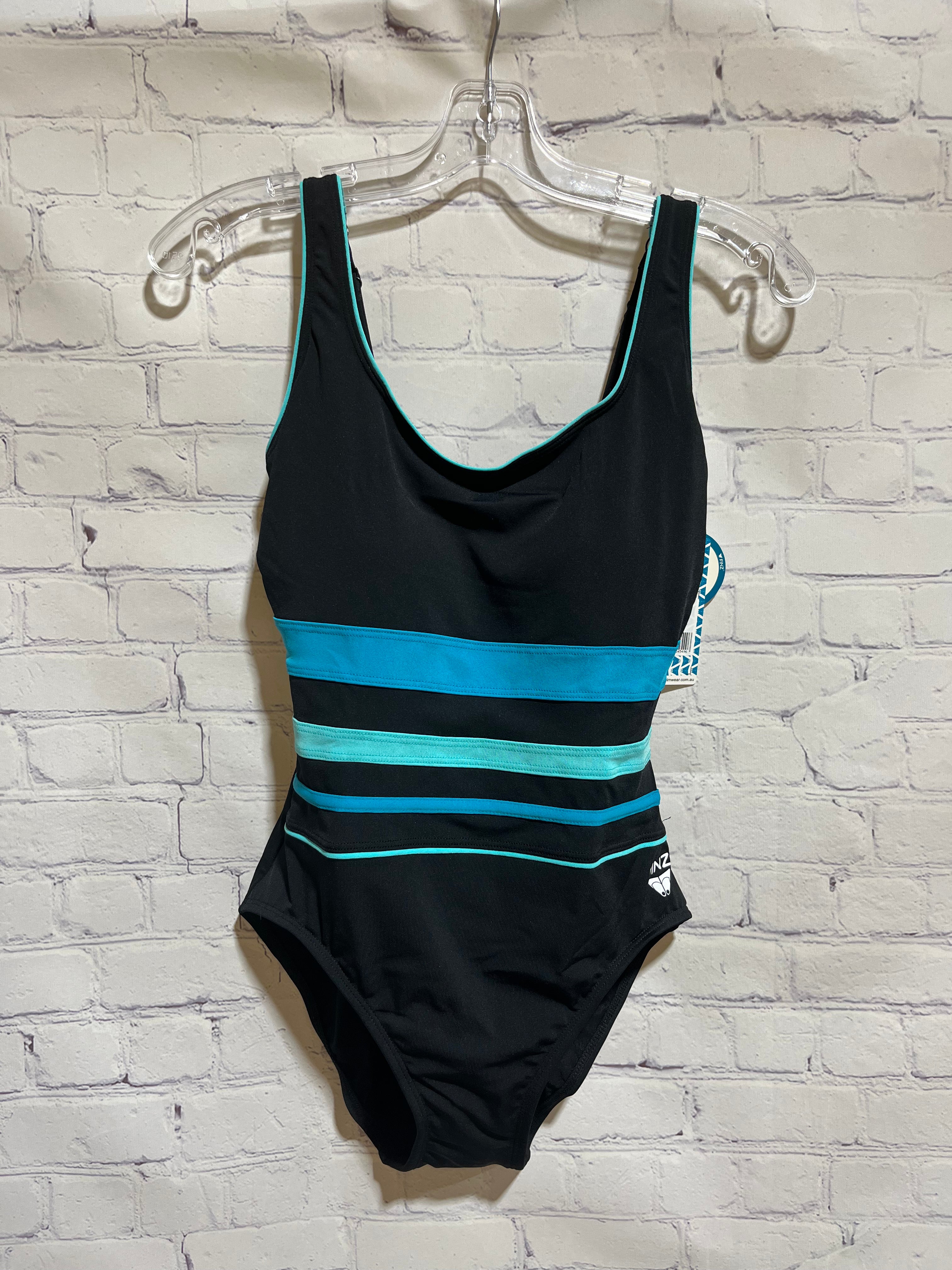 Feel and look your best on your next swim with the Finz Gradient Splice One Piece. Its classic cut and aquafit technology guarantee total comfort, while its gradient splice adds a unique style to your swimwear. Tested for 300+ hours in the pool, this one piece also features fixed cups for a secure fit and adjustable straps for extra comfort. So, dive into style and comfort with the Finz Gradient Splice One Piece!