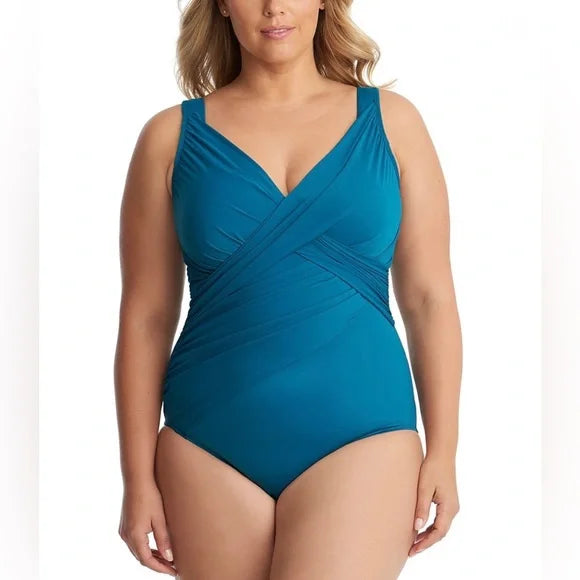 The Revele One Piece is all the rage this summer! With its curve fit, V-neckline, wide straps, and a mid-scoop back, this suit is designed with both comfort and confidence in mind. Plus, with a hidden underwire and front shirring, you'll never sacrifice style for support. Ready, set, dive!