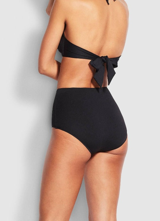 Look and feel your best with our High Waist Bottoms! The Power Mesh front panel with ruching forms the perfect silhouette to flatter your curves and accentuate your shape. The low leg line and regular coverage complete the look, while providing the perfect balance of comfort and confidence. So bring on the beach days - you'll be looking fabulous! Sizing is in Australian, so size yourself up for the look of your dreams.     40304-065