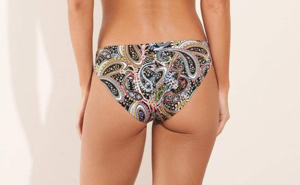 Love is here to make you rock! A bikini top with adjustable straps, a lace-up tie at the back, and moderate coverage top and full coverage bottoms designed for the girl that loves classic and sophisticated silhouettes. Enjoy this fun paisley design.