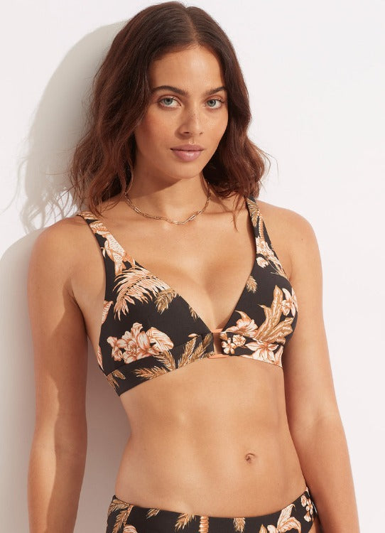 Set sail on your summer vacation with the Castaway Triangle Bikini! Featuring adjustable and convertible straps for the perfect fit, plus a back clip closure for extra stability. The resin look trim detail amps up the design and low-rise hip-hugging bottoms provide a flattering cross-over cut. Bon voyage—you'll be wishing you were a castaway, chillaxing in this almost-black bikini!    44320-942/31268-980
