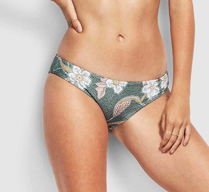 Dive into vacation mode with Seafolly's Balinese Retreat Hipster Bikini Bottom! Featuring a retro-inspired floral batik print, traditional artisanal craftsmanship, and a modern fit, you'll be livin' la vida loca with classic hipster style and low-rise comfort. Get your suitcase ready - it's time for a staycation!     40473182