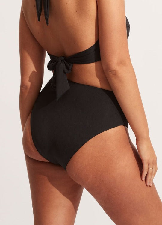 Dive right in and show off your legs with this high-waisted bikini bottom. You'll love the classic fit and look that will never go out of style. The leg-lengthening high legline, giving you the confidence to own any beach or poolside look. Go ahead and get your legs for days!! 🤩     40643-942