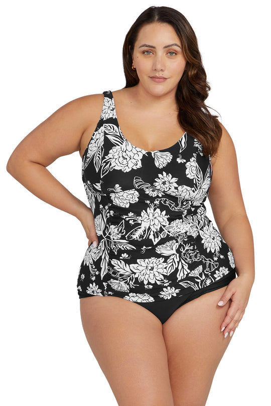 Dive into summer with Raphael E-F Cup Tankini set! This fun and stylish swimwear is designed to support your curves, with a full body powermesh to sculpt your shape and uplift from E-F cup. The long-line top also ensures that your tankini stays put even when you jump into the pool! Paired with Botticelli Gathered High Waist Bottoms, you'll be ready to take on the sunny season in style and confidence.