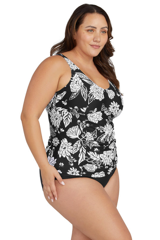 Dive into summer with Raphael E-F Cup Tankini set! This fun and stylish swimwear is designed to support your curves, with a full body powermesh to sculpt your shape and uplift from E-F cup. The long-line top also ensures that your tankini stays put even when you jump into the pool! Paired with Botticelli Gathered High Waist Bottoms, you'll be ready to take on the sunny season in style and confidence.