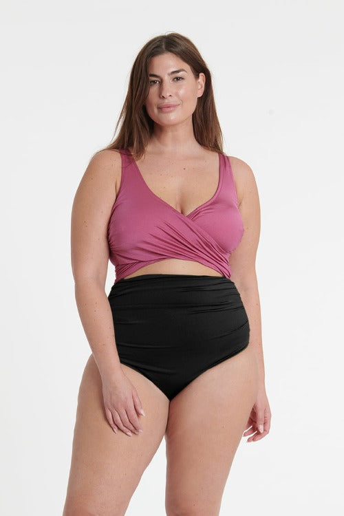 Everyday Sunday is bringing you an absolute showstopper of a one-piece! Say bye-bye to the dreaded bikini struggle - this special style's got you covered (literally) in all the right places. The added bonus of removable cups, inner support, tummy tuck, regular leg and coverage? You're gonna be a beach queen in no time.