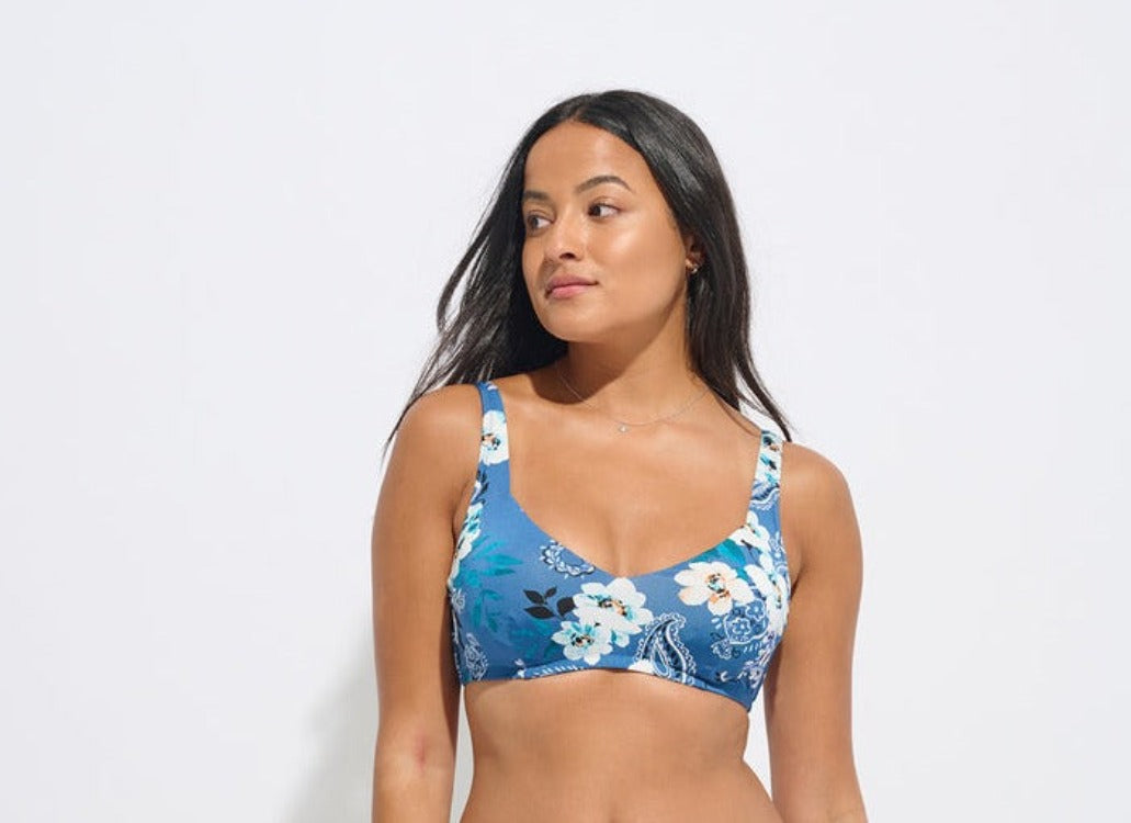 This beautiful top is ideal for the ladies needing an extra lift! Its adjustable and convertible straps with back clasp let you dress to your own standards. With removable full cups for support, and inner underwire for structure, you'll be beach-ready! The high-waist swim bottom arrives with a gathered V-shape waistband, adding a flirty flair to your shore style. Retro high-waist, gathered V shape waistband, semi-high leg cut, regular back coverage - now that's hot!