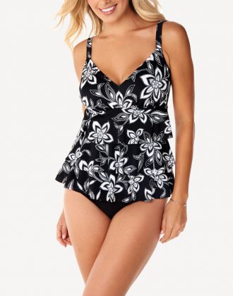 Our Triple Tier One Piece is here to give you the best of both worlds: a touch of tummy camouflage to feel confident and stylish, with a flirty, flattering cut! With adjustable straps, built-in soft cups and a classic cut, you'll have style and comfort galore. Dive in and feel pretty in (and out of!) the water!
