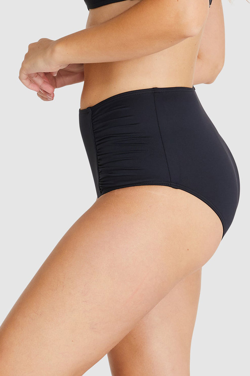 Meet Baku's Ultra High Waist Bottom, the flattering bottom that'll hold you (and your tummy) together! With an eco-friendly fabric that's chlorine-resistant, UPF50+, and resistant to the sun, you'll be able to look chic whatever the weather. We won't judge if you want to do a little twirl to show off the side ruching detail – it looks too good not to!