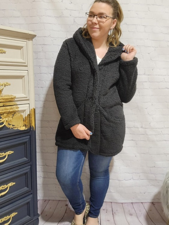When the comfort of a robe and the effortless fit of a cardigan come together, you get the Robigan. Made from soft Sherpa, wrap yourself in warmth with our ultra-cozy robe.    Fits smaller we recommend sizing up if you have a curvy frame.