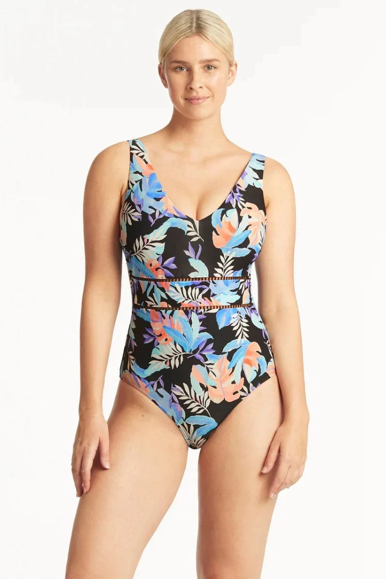 Be the ultimate beach babe in this flirty, figure-flaunting one piece! With its bold Cabana print and contoured designs, this eye-catching D/DD cup spliced swimsuit brings the heat for the perfect beach day look. Put it on and let your style do the sun-soaking!