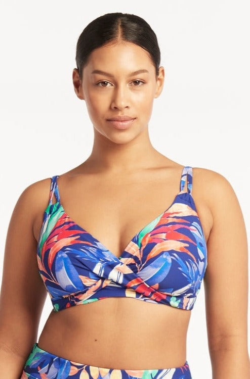 Sea Level DD/ E Royal Cabana Twist Front Mid Bikini  Style # SL3506CA / SL4015CAAdd some tropical print to your beach days with our Cabana Twist DD/E Cup Bikini! Crafted with anti-microbial regenerated fabric, adjustable straps, side boning for shape, and powermesh lining, you'll feel super supported and stylish wherever the sun takes you! (No pineapple pun intended!)     SL3506CA / SL4015CA