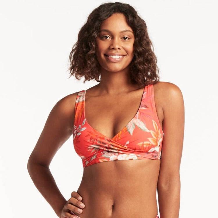 Escape to the beach with the Escape Multifit Cross Front Bikini! Designed to provide infinite customization and support, it's perfect for cups A-DD with a multi-fit bust, fold-down waistband, adjustable straps, and e-hook closure. Plus, powermesh lining and boning will give you the shape and confidence you need to make a splash, no pun intended. Swoon!     SL3484ES / 4496ECO