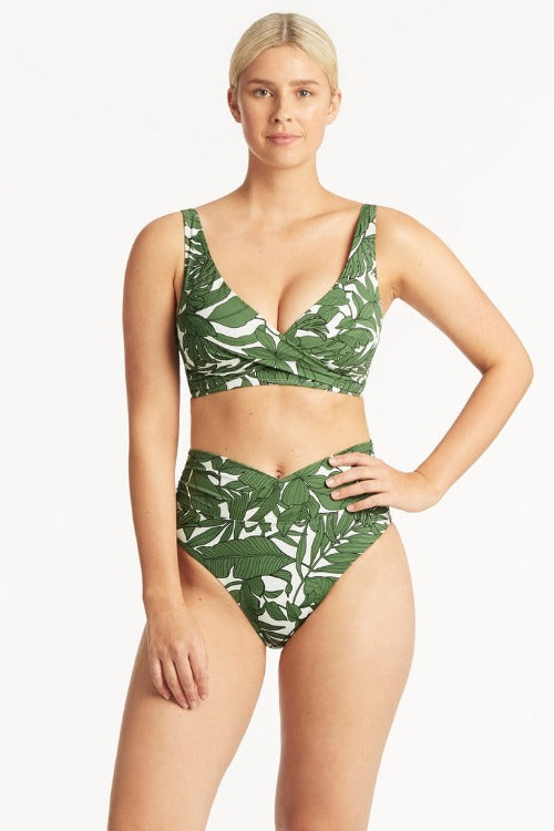Slip into the Retreat Multifit Cross Front Bikini and make a splash in the pool! This luxurious swimsuit features bold botanical prints in stunning shades of olive and lagoon. Made from the softest regenerated nylons, it features a soft cup support, e-hook back adjustability, adjustable straps, boning for side support, and powermesh lining for front and back support. Look and feel your best at the beach with the Retreat bikini!    SL3476RT/4519RT