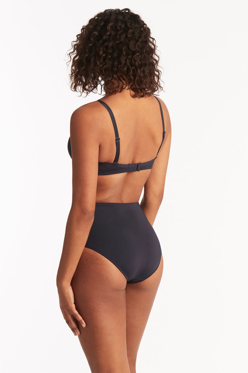 Take your beach look to the next level with the Pilgrim Square Neck Tankini! It's packed with features to make you look and feel your very best: it's got inner powermesh lining for front & back support, hidden underwire bra, removable soft cups for customizable coverage, and adjustable & convertible straps for the perfect fit. Get ready to make a splash in style!     SL3415PG/4140
