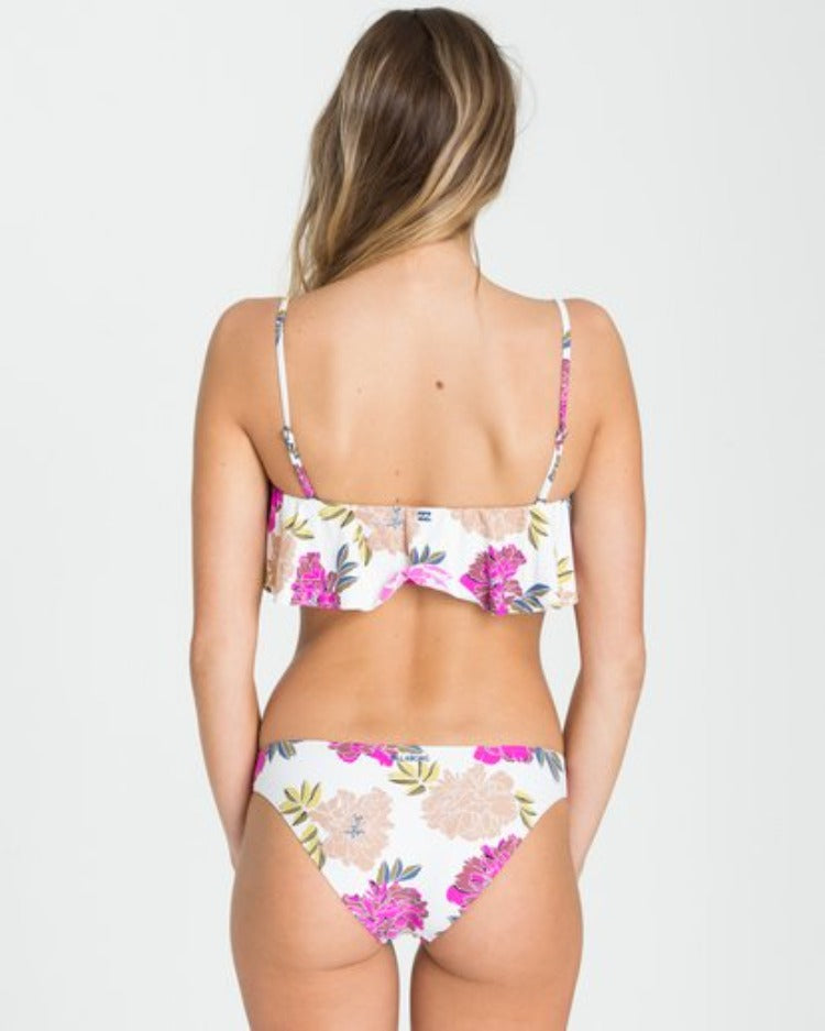 Bask in the tropical sunset with the What I luv Bandeau Bikini! An ultra-flirty blend of florals and white sand tones. Perfect for beach days spent soaking up some sun with a side of serious sass. From poolside to beachside, you'll be lookin' swell!