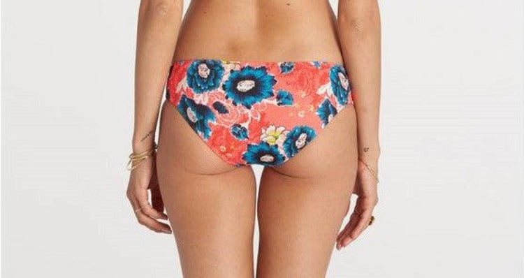 Introducing the Athena Twist Bikini Set: the perfect way to spice up your poolside look! Featuring a bold, flowery print and playful twist design, this super-cute getup will ensure you stand out from the crowd. And thanks to the adjustable straps and smocked side tabs, you're guaranteed to get a flattering fit with the fullest seat coverage - now, that's what we call 'flower power'!