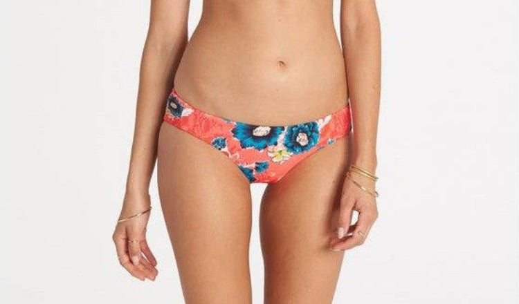 Introducing the Athena Twist Bikini Set: the perfect way to spice up your poolside look! Featuring a bold, flowery print and playful twist design, this super-cute getup will ensure you stand out from the crowd. And thanks to the adjustable straps and smocked side tabs, you're guaranteed to get a flattering fit with the fullest seat coverage - now, that's what we call 'flower power'!