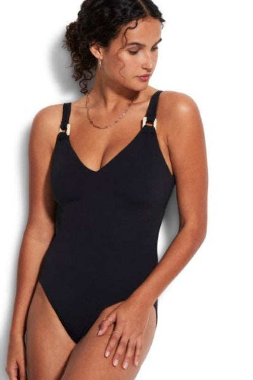 The Belize DD Cup One Piece is for the minimalist beach babe who wants to stay chic without sacrificing comfort. Featuring removable cups and a sleek resin chain trim, you'll have superior coverage with a touch of modern elegance. Crafted with recycled fabric, you can feel good about looking good!    11036DD927