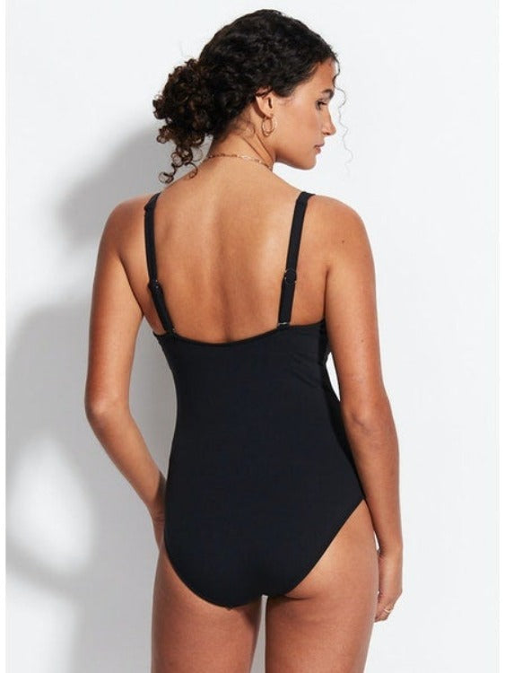 The Belize DD Cup One Piece is for the minimalist beach babe who wants to stay chic without sacrificing comfort. Featuring removable cups and a sleek resin chain trim, you'll have superior coverage with a touch of modern elegance. Crafted with recycled fabric, you can feel good about looking good!    11036DD927