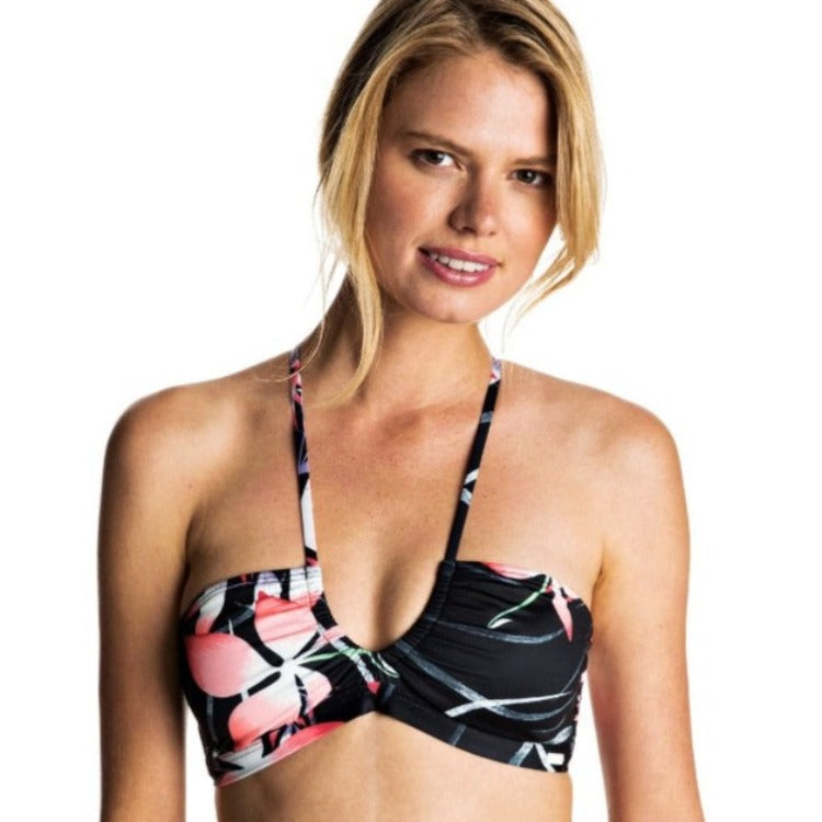 Indulge your summer wardrobe with the Roxy Blowing Mind Crop Top Set. This luxurious two-piece set gives you two looks in one, with its bandeau top featuring removable straps and moderate coverage, and its low rise bottoms that provide full coverage. Flaunt your curves and show off your style this season.     ERJX303363/40333