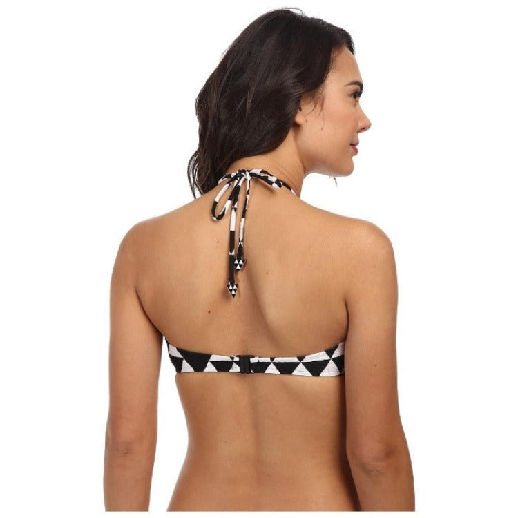 Be party-ready with the Seafolly Costa Maya Bandeau Bikini Set. This sizzling two-piece features a black and white, triangle design, and comes with all the trimmings - optional straps, clip back, soft cups, boning and gripper tape and hipster bottoms- so you can make a splash in style! Perfect for those poolside or beach-side summer getaways. Get ready to make waves!     30480771/4029232