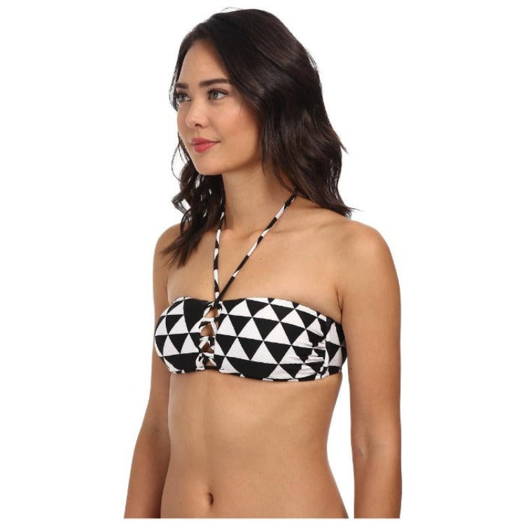Be party-ready with the Seafolly Costa Maya Bandeau Bikini Set. This sizzling two-piece features a black and white, triangle design, and comes with all the trimmings - optional straps, clip back, soft cups, boning and gripper tape and hipster bottoms- so you can make a splash in style! Perfect for those poolside or beach-side summer getaways. Get ready to make waves!     30480771/4029232