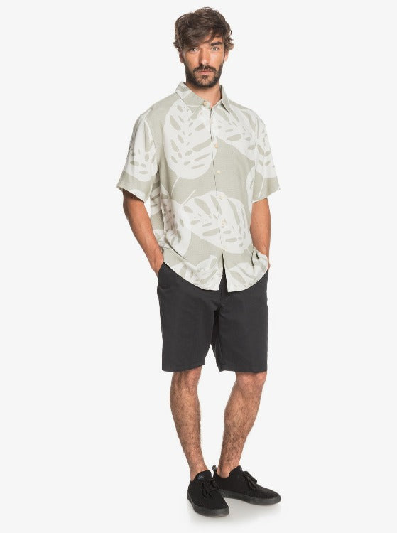 Take a walk on the wild side in the Waterman Huge Leaves Short Sleeve Shirt! With its modal polyester blend crosshatch fabric for comfort, widened fit for style, embroidered details, and coconut buttons, you'll be turning heads no matter which way the wind blows. Plus, with its sand wash on fabric you can stay one with nature! So, cast your line and reel in some good times.     EQMWT03336