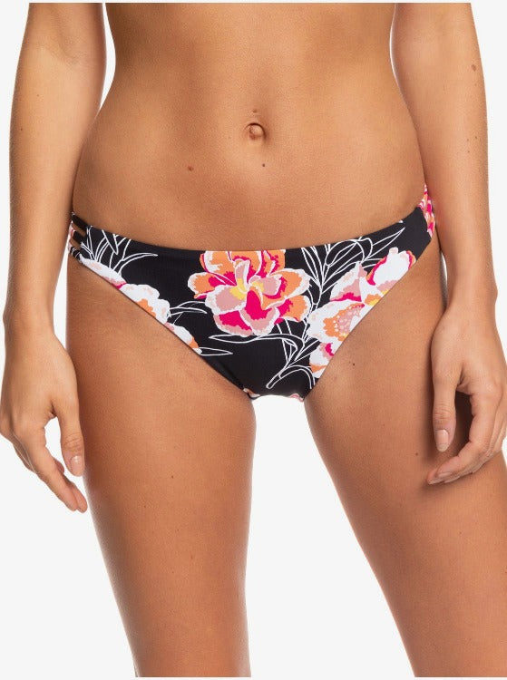 Look pretty in pink (and some subtle floral prints, too!) with this Roxy printed beach classic bikini set. Comfy enough for carefree days, but trendy enough to turn heads, the full coverage bralette is made from a soft, resistant stretch fabric with removable padding and wide straps for medium support. Coordinating bottoms with strappy details give a look that's sizzlin' from city to beach!   ERJX304162