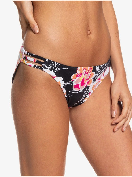 Look pretty in pink (and some subtle floral prints, too!) with this Roxy printed beach classic bikini set. Comfy enough for carefree days, but trendy enough to turn heads, the full coverage bralette is made from a soft, resistant stretch fabric with removable padding and wide straps for medium support. Coordinating bottoms with strappy details give a look that's sizzlin' from city to beach!   ERJX304162